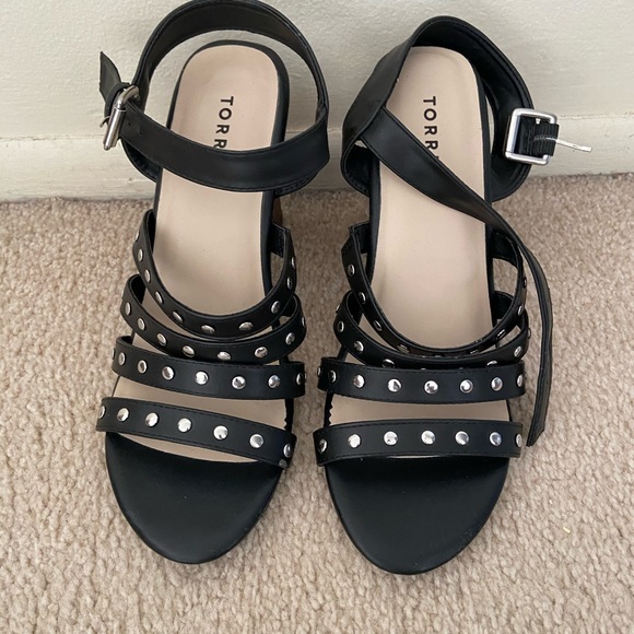 Sandals - Picture 1 of 3